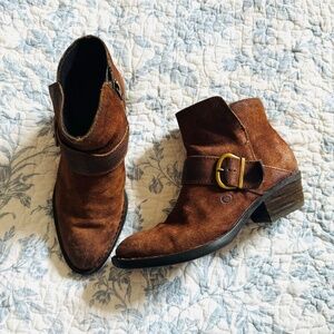 Born Suede Ankle Boots in Rust/Brown (size 6.5)